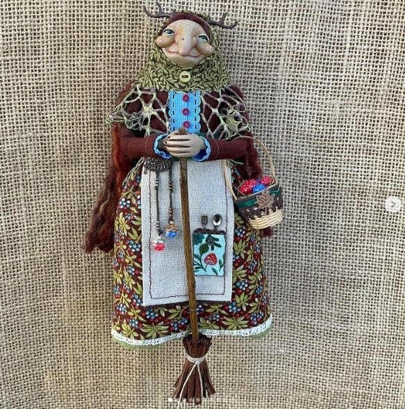 Handmade Kitchen Witch Doll, Witch Figurine Luck Charm Home Decor, Flying Witch Figures on Broomsticks, Cooking Dolls Kitchen Hanging Decor, Unique Gifts for Mom (C)