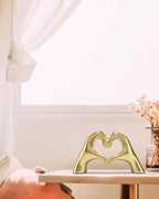 FANTESTICRYAN Medium Heart Hands Statues Hand Love Sculpture Cute Decorative Home Decor Ornaments for Living Room, Wedding, Office Desktop, Cabinets, Bookshelf, Gift for Mom (Gold, Medium)