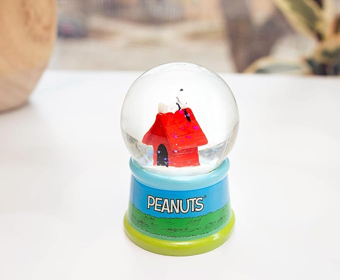 Silver Buffalo Peanuts Group Walk Outside Light Up Snow Globe, 55 mm