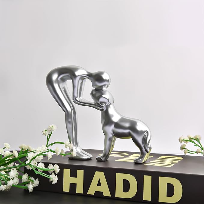 Cute Pet Sculpture Home Decor Man and Dog Statue Decoration for Office、Living Room、Bedroom、Home， Memory Gifts for Dog Lovers (Silver)