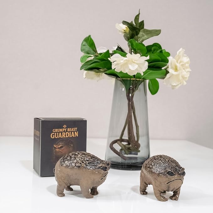 Grumpy Frog Statue, Frog Decor Figurine for Desk & Home, Weird Angry Frog Sculpture, Mini Frog Ornament, Unique Frog Gift with Box, 1pcs