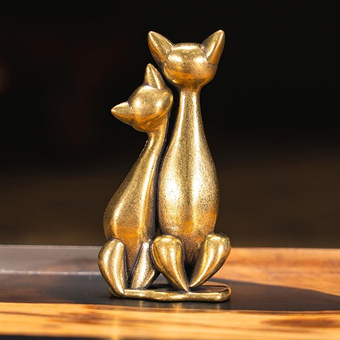 CHOVY Cat Figurines Cat Decor Vintage Brass Sculpture Art Piece, Intertwined Loving Cats, Ideal Decor for Home, Office, or Café. Perfect for Shelf, Living Room, or Desk Display