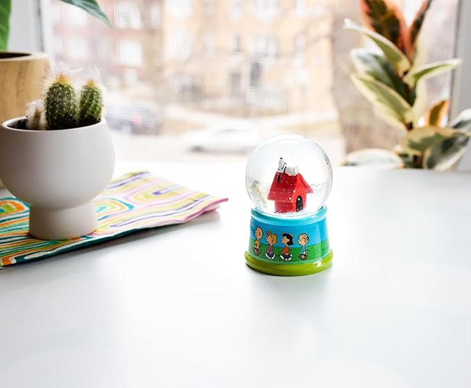 Silver Buffalo Peanuts Group Walk Outside Light Up Snow Globe, 55 mm