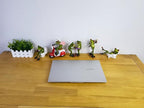 VVGIFTS Frog Figurines Decor Funny Cute Craft Resin Frog Sculpture Statue for Home Office Desk Tabletop Bathroom Decoration, Ornament Gift (Frog Drinking Drink)