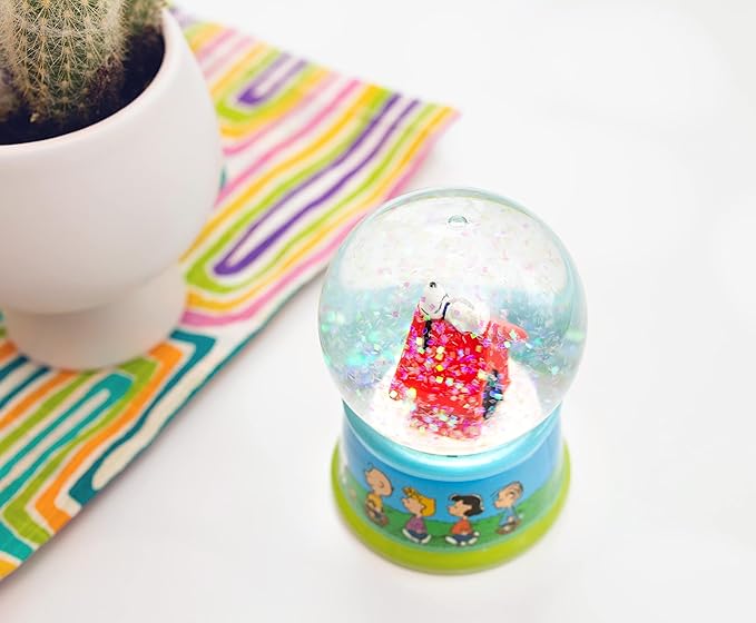 Silver Buffalo Peanuts Group Walk Outside Light Up Snow Globe, 55 mm