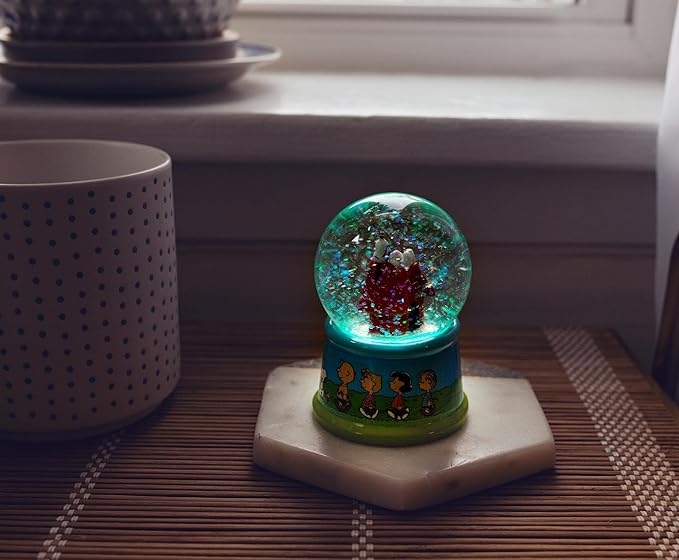 Silver Buffalo Peanuts Group Walk Outside Light Up Snow Globe, 55 mm